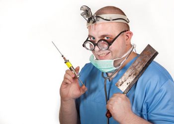 Kita harus berhenti mendengarkan dokter. Mereka tidak mengerti Covid 19 dan tidak bisa menyelesaikan pandemi.